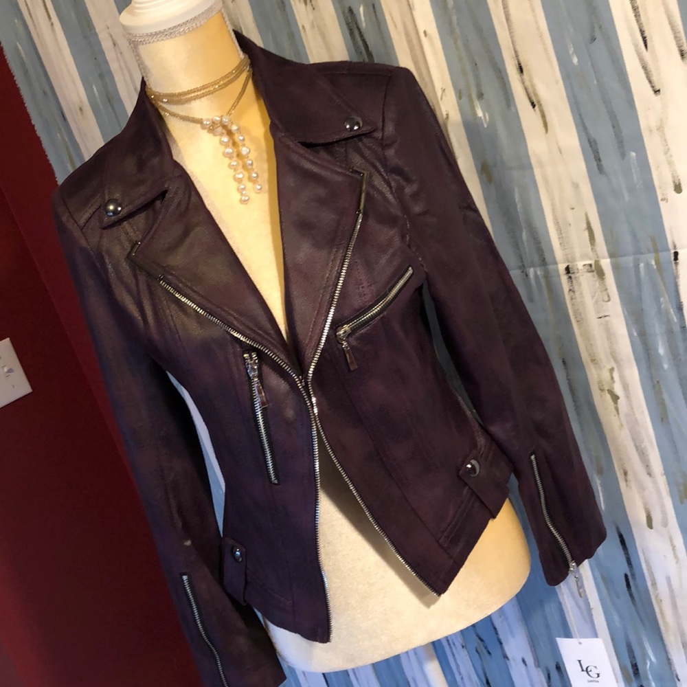 🧥 Fabulous Faux Leather Jacket 🧥 - Picture 2 of 7